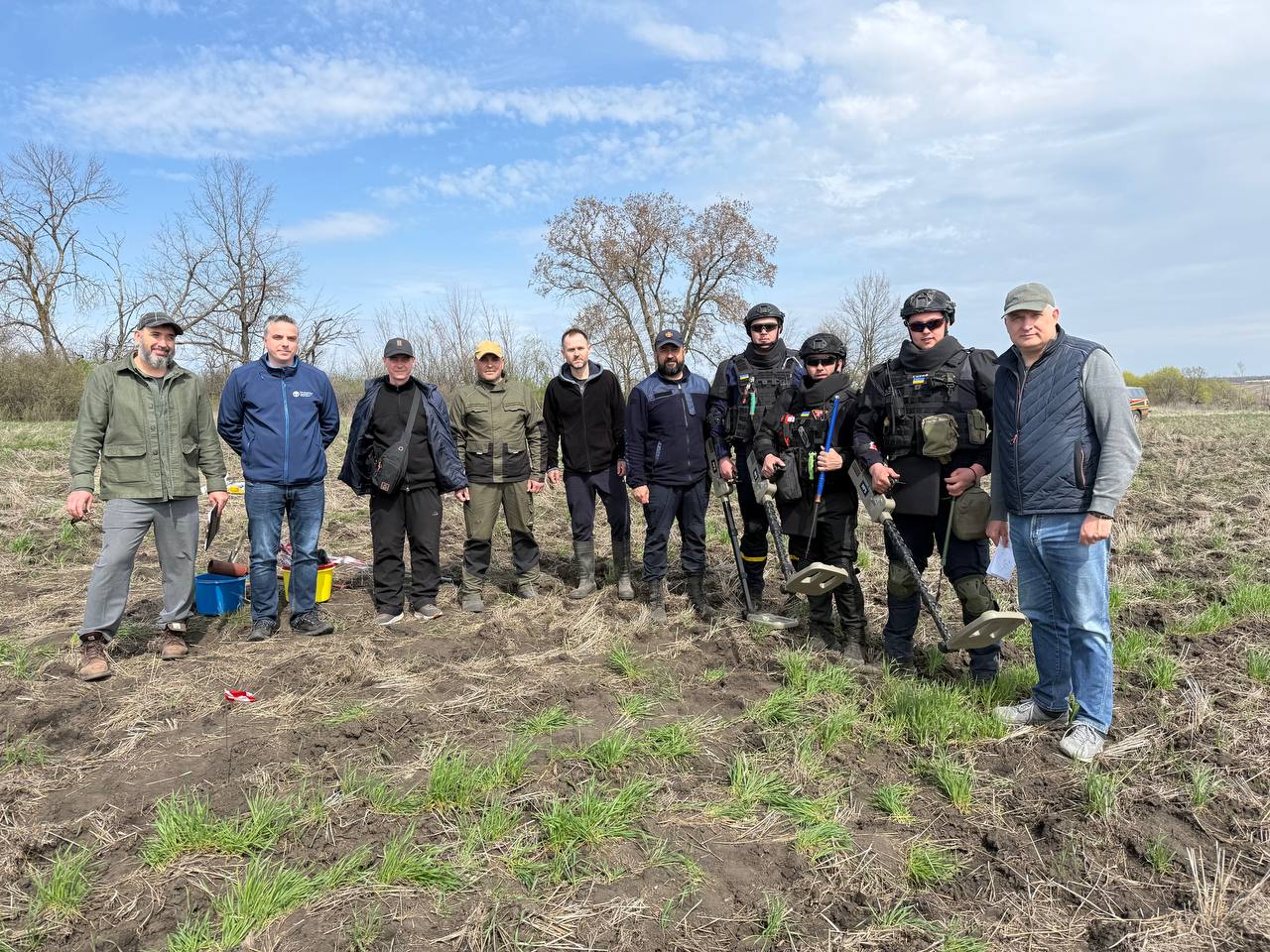 Відбір проб ґрунту на територіях, що зазнали впливу бойових дій